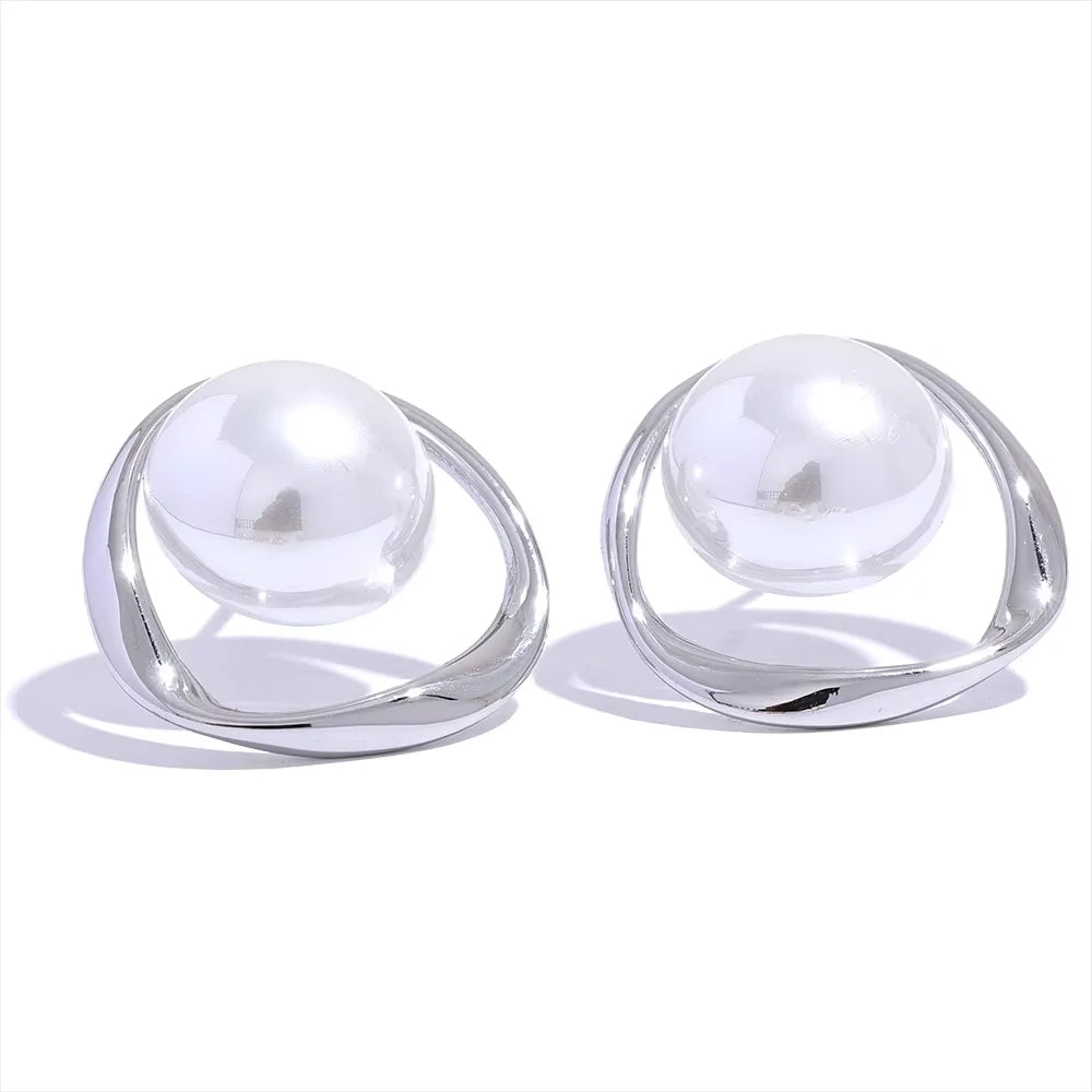 Pearl Curve Studs