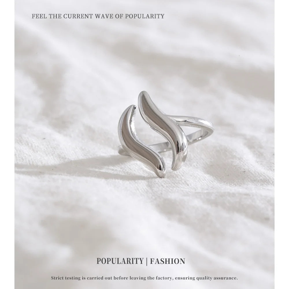 Fluid Wave Gold Ring