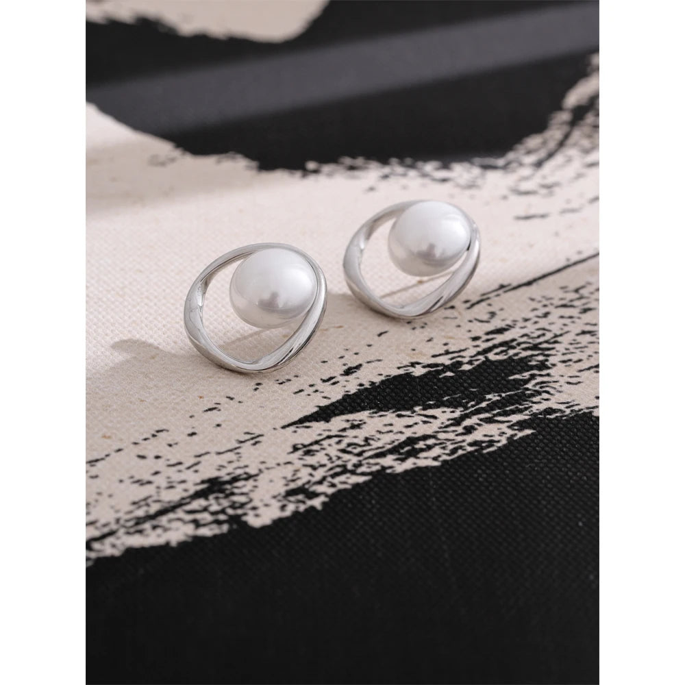 Pearl Curve Studs