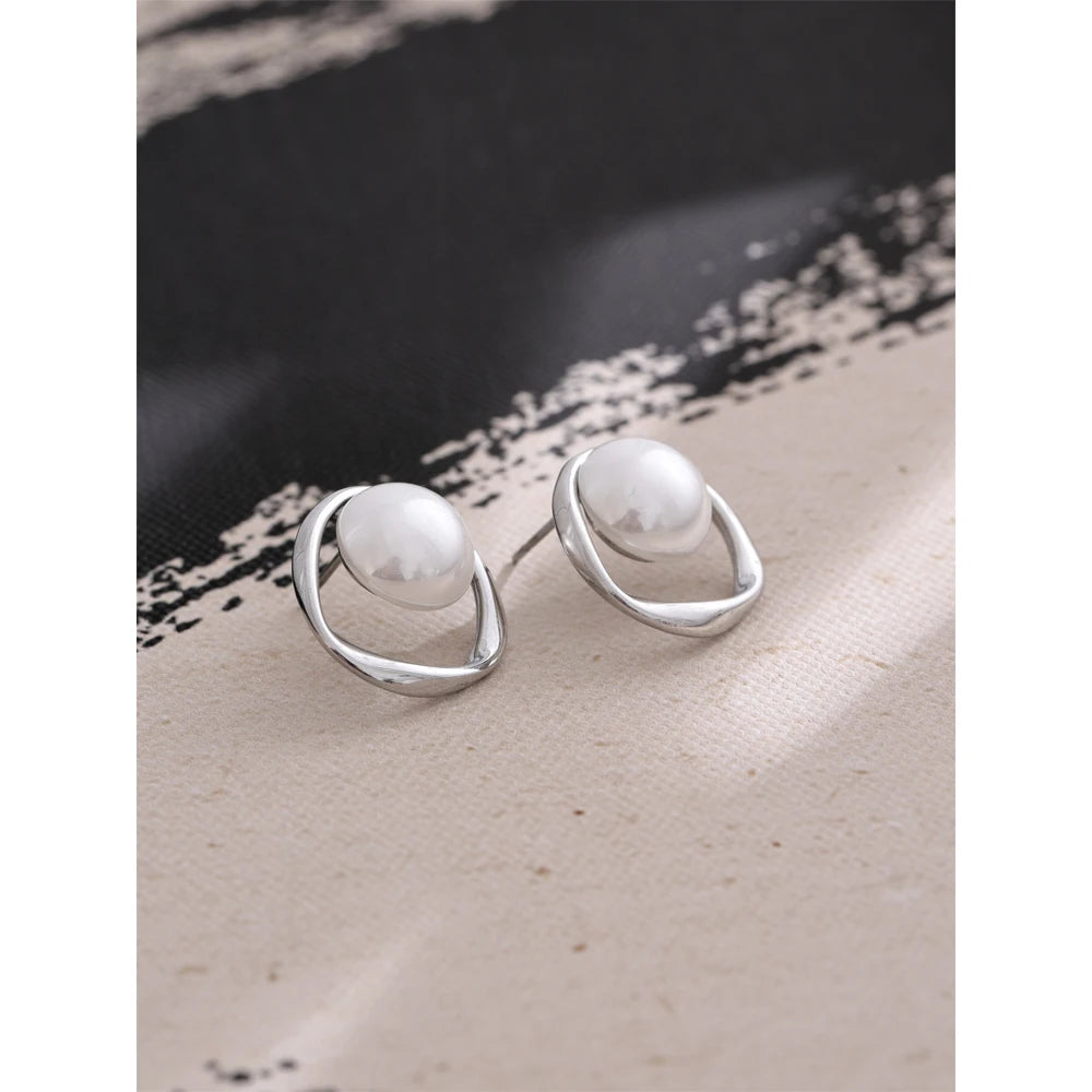 Pearl Curve Studs