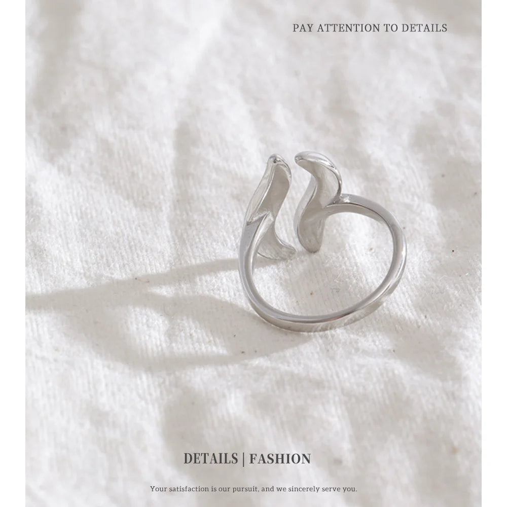 Fluid Wave Gold Ring